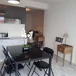 Re 2 Personnes דירה *